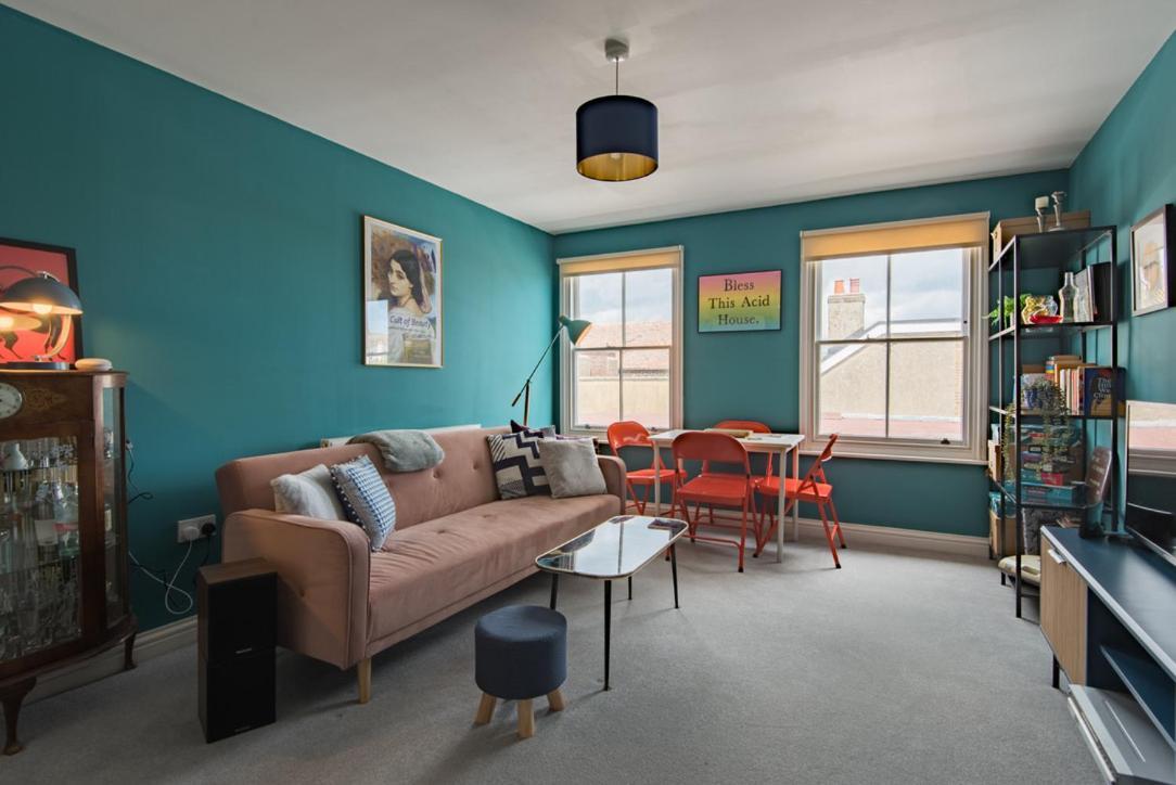 Blackhorse Loft - Spacious Apartment By The Sea ディール エクステリア 写真