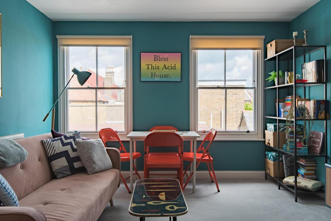 Blackhorse Loft - Spacious Apartment By The Sea ディール エクステリア 写真